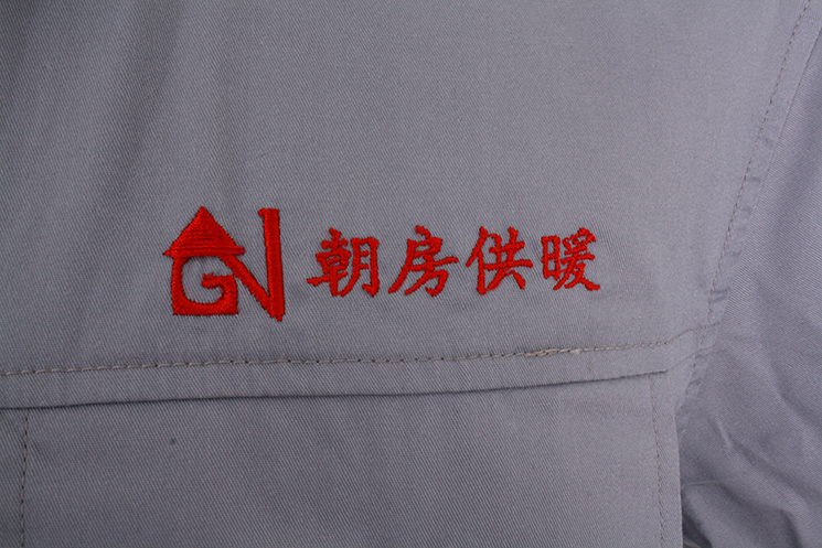 左前胸LOGO绣字