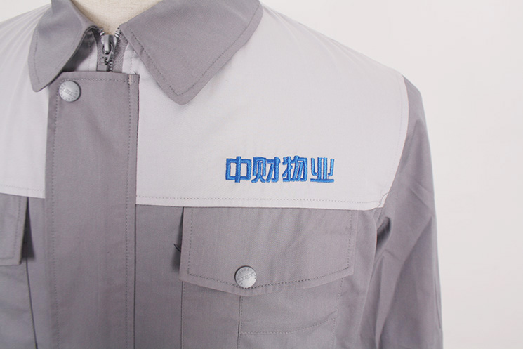 左前胸刺绣LOGO